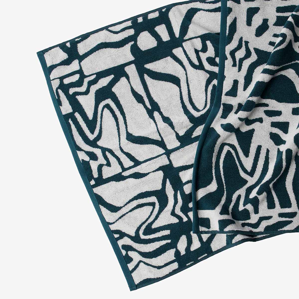 By Parra Broken FTP Bath Towel Set - Image 4