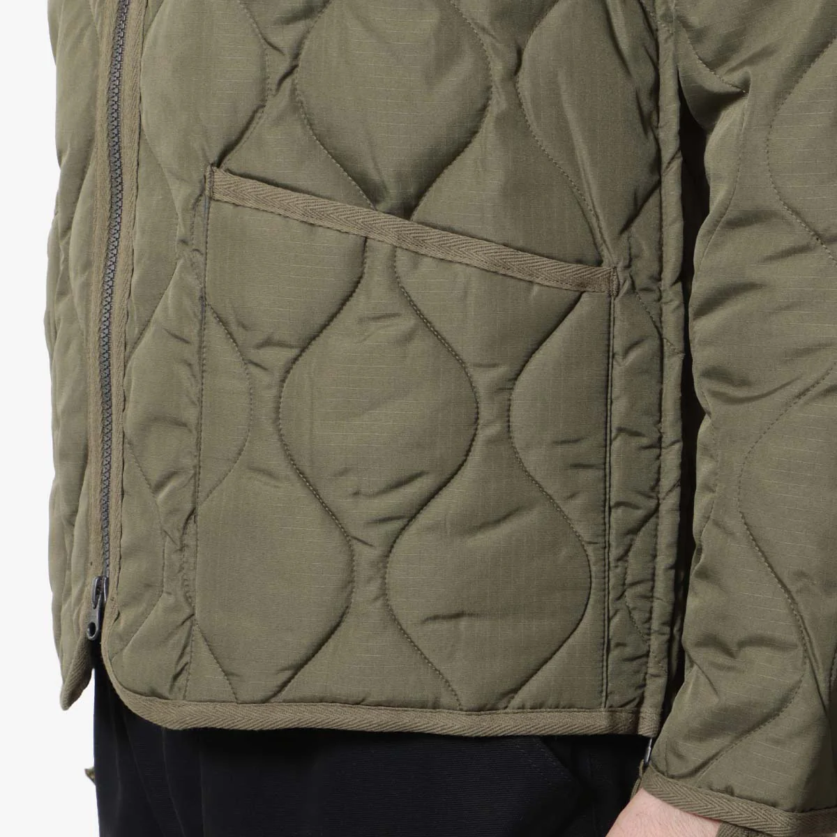 Taion Military W-Zip V Neck Down Jacket - Image 3