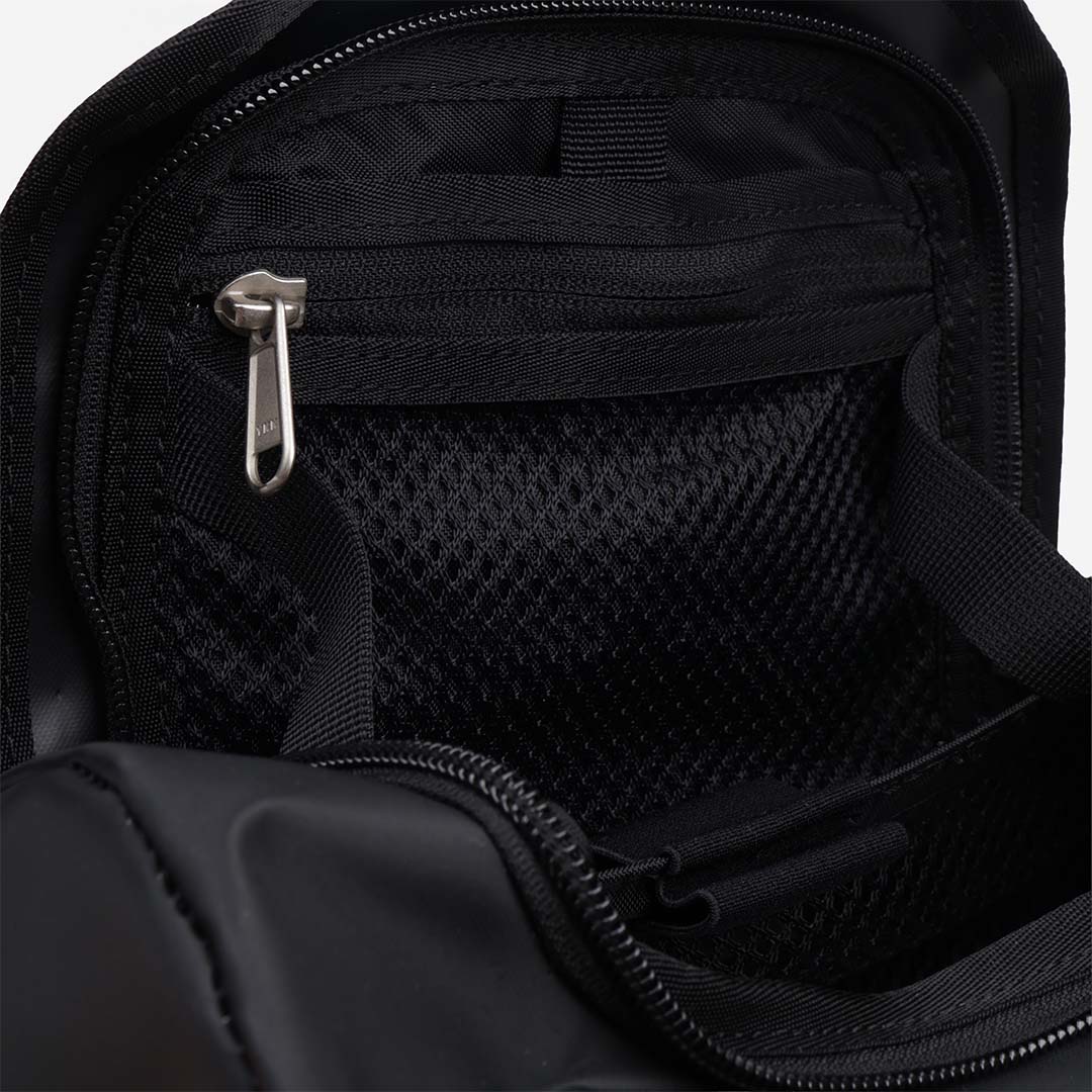 The North Face Base Camp Travel Washbag - Image 4